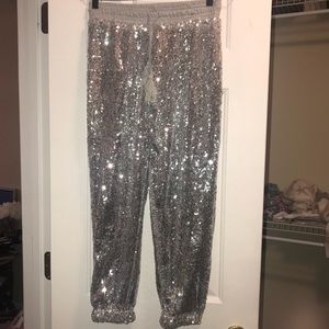 Sequin joggers/ sweatpants !! Super chic 😍😍